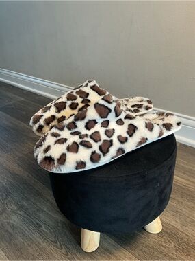 Faux Fur Leopard Print Slippers - Brown/White
